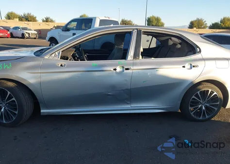 2018 Toyota Camry Se z USA, uszkodzony, nr VIN 4T1B11HK8JU020357